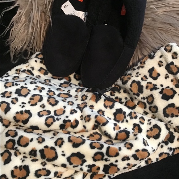 Brand new black slippers never worn - Picture 8 of 15